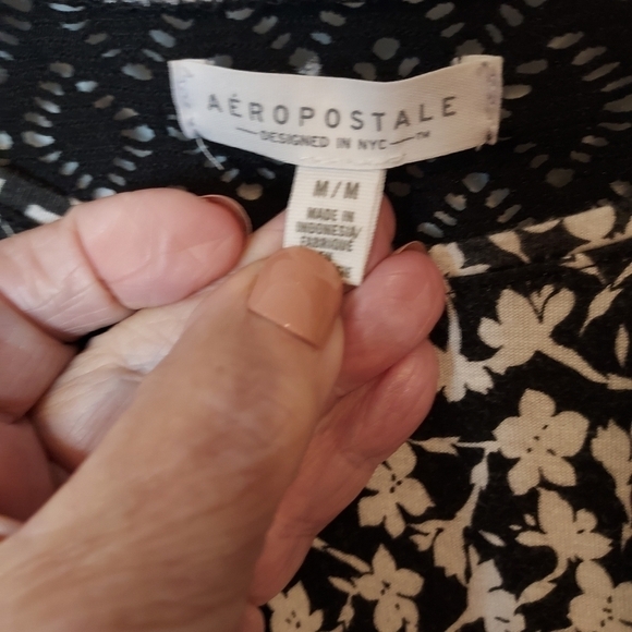 AEROPOSTALE Black White Lace Back L/S Flower Detail Knit Top Sz S M - Picture 4 of 11